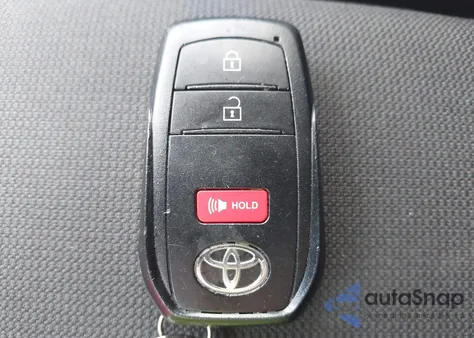 2022 Toyota Corolla Cross Le z USA, uszkodzony, nr VIN 7MUCAABG8NV021179